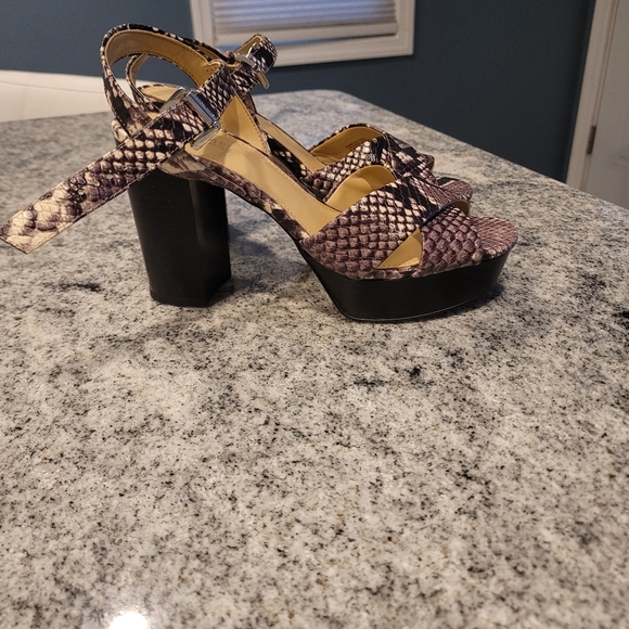 Michael Kors Snake Skin Heel - Size 6 - Picture 2 of 7